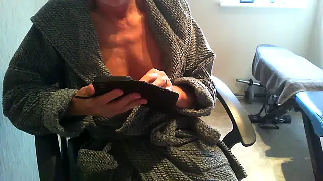 Snapshot of rogpb chatting on 10/13/25, 08:03 rogpb online show from 10/13/25, 08:03