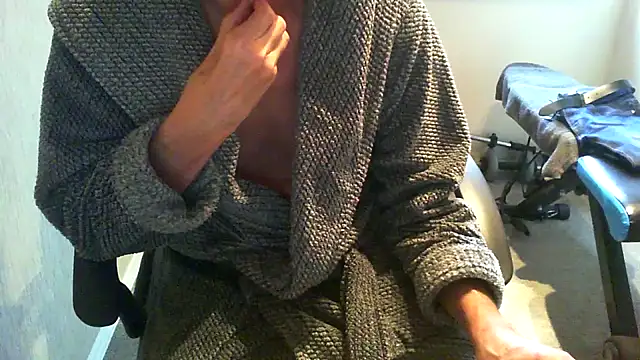 Snapshot of rogpb chatting on 10/17/25, 08:39 rogpb online show from 10/17/25, 08:39