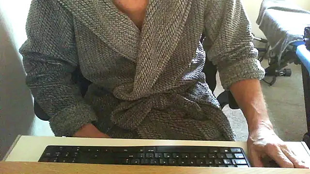 Snapshot of rogpb chatting on 11/21/25, 09:30 rogpb online show from 11/21/25, 09:30