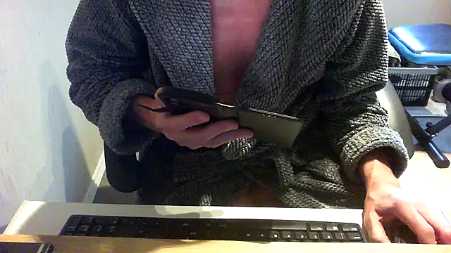 Snapshot of rogpb chatting on 12/01/25, 09:25 rogpb online show from 12/01/25, 09:25