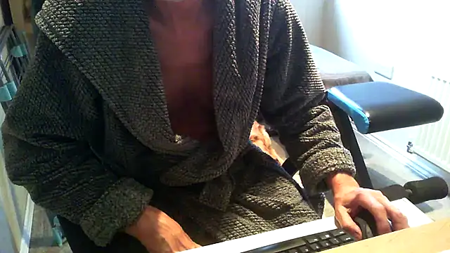 Snapshot of rogpb chatting on 01/11/26, 10:31 rogpb online show from 01/11/26, 10:31