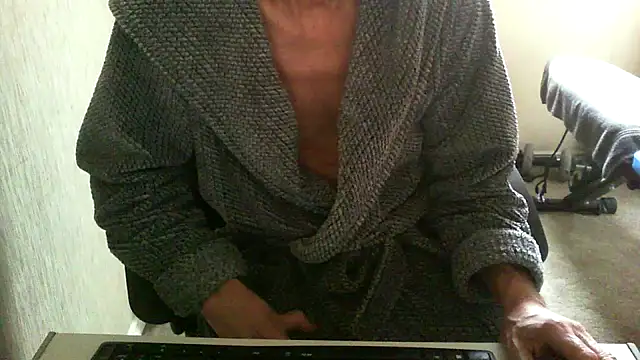 Snapshot of rogpb chatting on 02/01/26, 10:25 rogpb online show from 02/01/26, 10:25