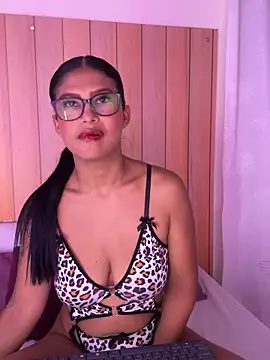 daphnevans online show from 10/18/25, 03:53