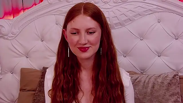 SaraMoor online show from 10/21/25, 04:30