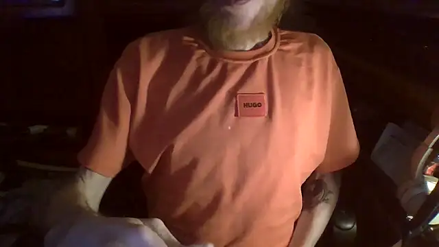 Snapshot of zipman92 chatting on 12/15/25, 06:12 zipman92 online show from 12/15/25, 06:12