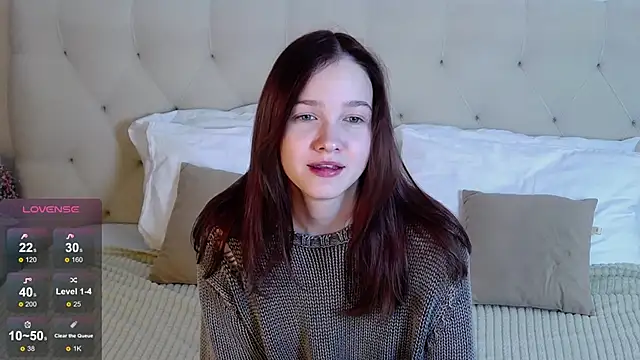 Snapshot of MichelleRoux chatting on 11/08/25, 01:33 MichelleRoux online show from 11/08/25, 01:33