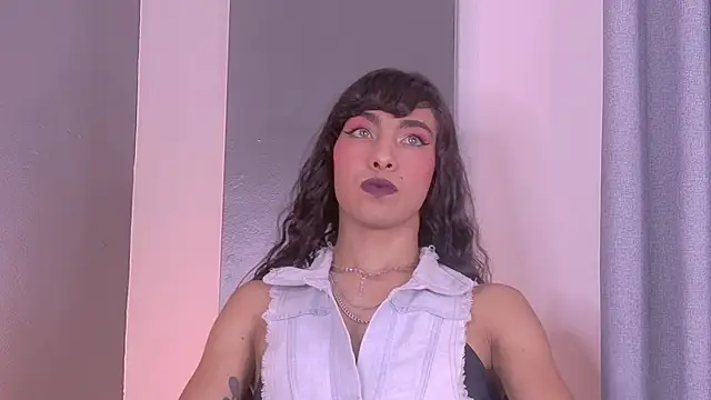 Snapshot of TiffValentinee_ chatting on 09/22/25, 03:30 TiffValentinee online show from 09/22/25, 03:30