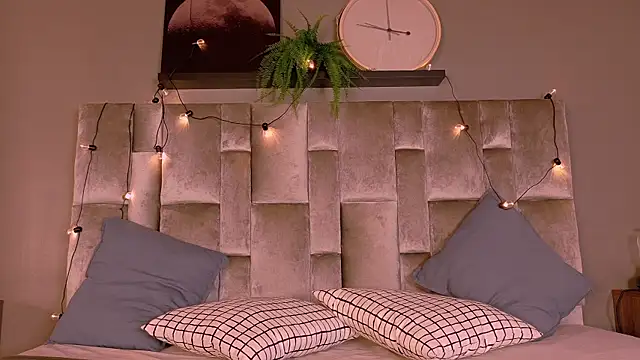 Snapshot of TiffValentinee_ chatting on 10/13/25, 03:17 TiffValentinee online show from 10/13/25, 03:17