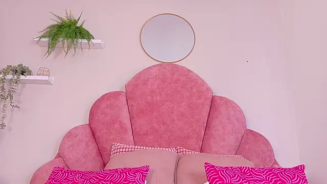 Snapshot of TiffValentinee_ chatting on 10/14/25, 07:36 TiffValentinee online show from 10/14/25, 07:36