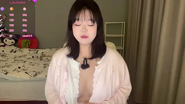 Kittenfishing online show from 11/02/25, 01:13