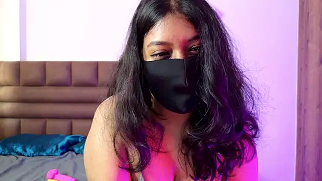 Snapshot of Gulaboo100 chatting on 11/13/25, 06:45 Gulaboo100 online show from 11/13/25, 06:45