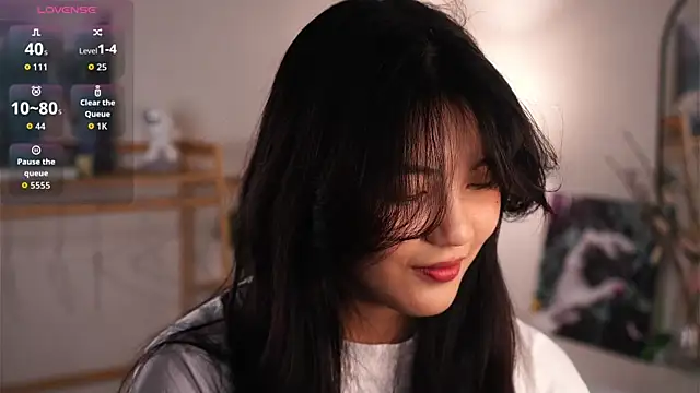 Snapshot of MoiraEger chatting on 10/20/25, 05:02 MoiraEger online show from 10/20/25, 05:02