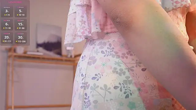 Snapshot of MoiraEger chatting on 11/25/25, 04:07 MoiraEger online show from 11/25/25, 04:07