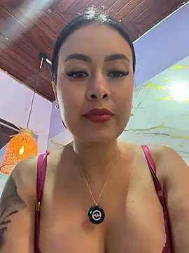 CrisMarulanda online show from 07/13/26, 05:27