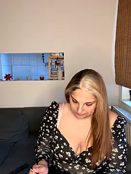 Snapshot of Katherine_Leyla chatting on 11/26/25, 09:21 Katherine Leyla online show from 11/26/25, 09:21