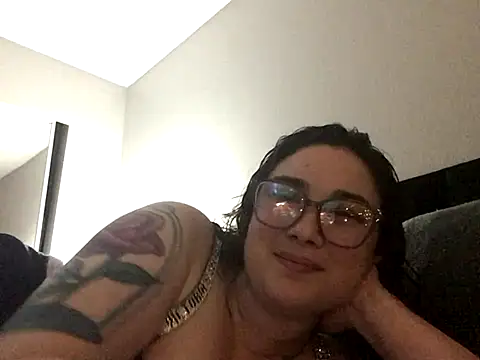 Snapshot of paigeycakes chatting on 11/22/25, 05:06 paigeycakes online show from 11/22/25, 05:06