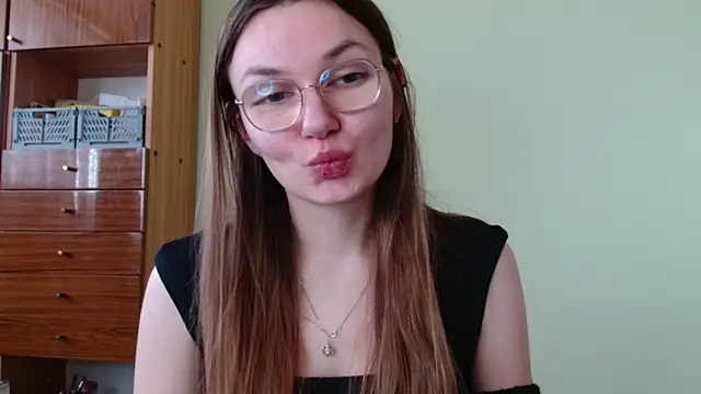 LooveELLYx online show from 02/27/26, 07:52