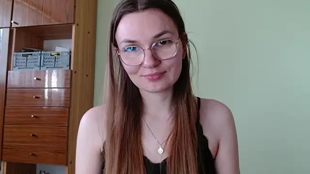 LooveELLYx online show from 04/14/26, 01:39