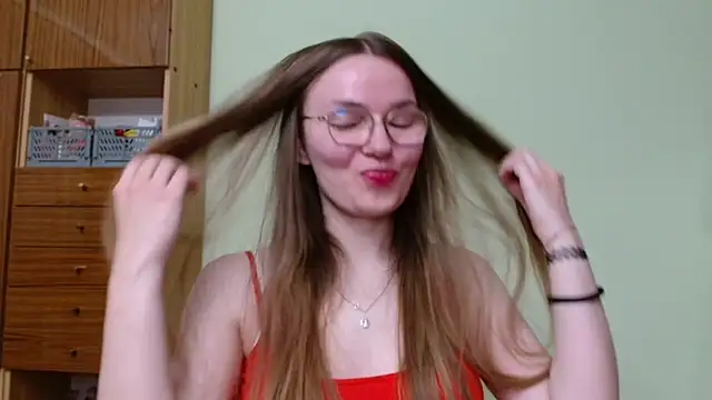 LooveELLYx online show from 05/31/26, 08:54
