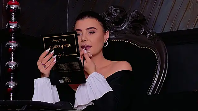 Snapshot of MistressEly chatting on 07/06/26, 08:00 MistressEly online show from 07/06/26, 08:00