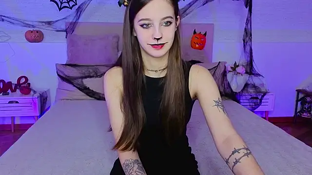 Little cherryy   online show from 10/31/25, 08:15