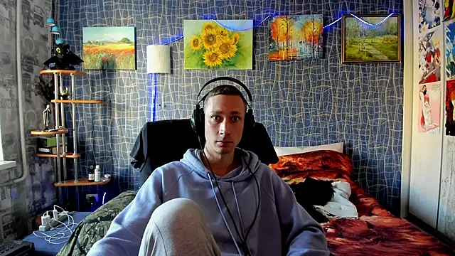 CuteBoy228 online show from 10/31/25, 12:17