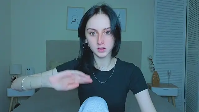 Snapshot of Little_moly999 chatting on 11/06/25, 09:37 Little moly999 online show from 11/06/25, 09:37