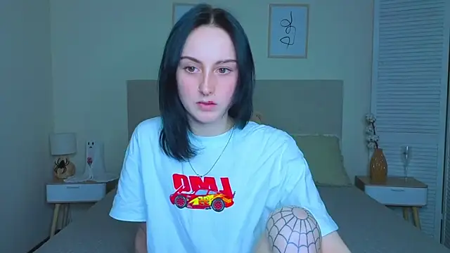 Snapshot of Little_moly999 chatting on 11/14/25, 04:17 Little moly999 online show from 11/14/25, 04:17