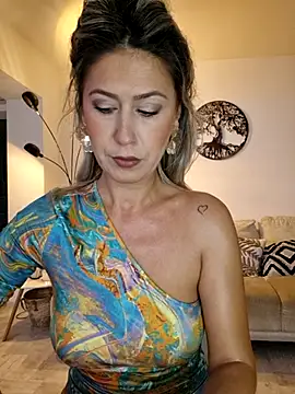 Snapshot of CelynaRoss chatting on 09/30/25, 08:41 CelynaRoss online show from 09/30/25, 08:41