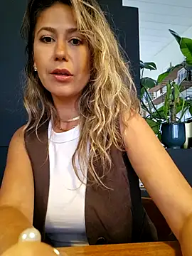 CelynaRoss online show from 07/17/26, 07:19