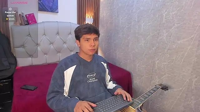 Snapshot of Thiago_Kozak chatting on 06/04/26, 03:40 Thiago Kozak online show from 06/04/26, 03:40