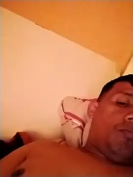 Snapshot of XRonny3 chatting on 12/16/25, 10:26 XRonny3 online show from 12/16/25, 10:26