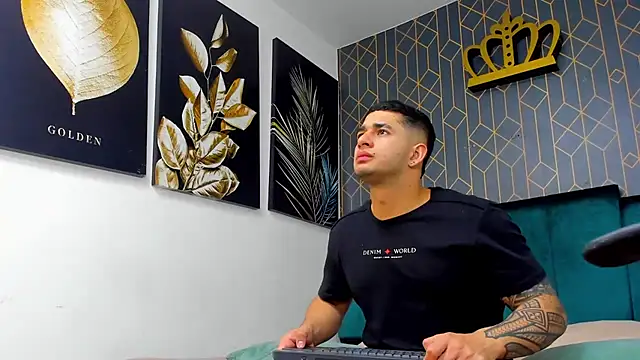 king falconer online show from 10/08/25, 12:08