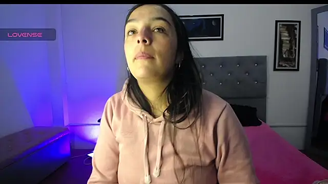 Snapshot of Esmeraldaa- chatting on 09/11/25, 05:18 Esmeraldaa- online show from 09/11/25, 05:18