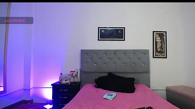 Snapshot of Esmeraldaa- chatting on 09/13/25, 04:34 Esmeraldaa- online show from 09/13/25, 04:34