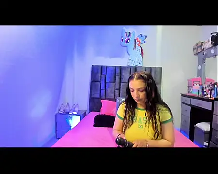 Snapshot of Esmeraldaa- chatting on 11/16/25, 09:31 Esmeraldaa- online show from 11/16/25, 09:31