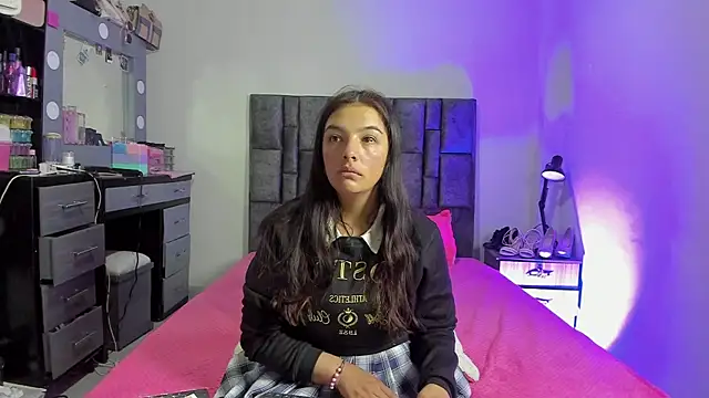 Esmeraldaa- online show from 12/17/25, 05:24