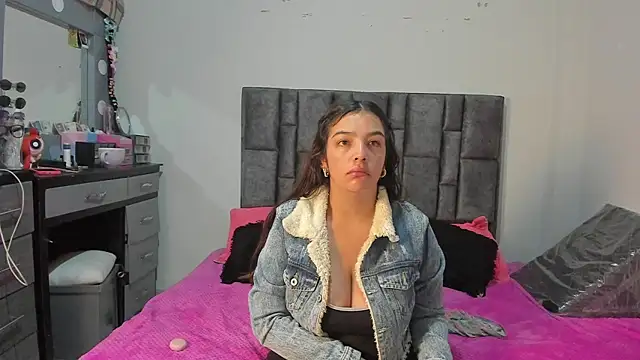 Esmeraldaa- online show from 04/29/26, 07:45