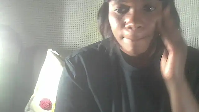 Snapshot of sexythae32 chatting on 12/15/25, 06:45 sexythae32 online show from 12/15/25, 06:45