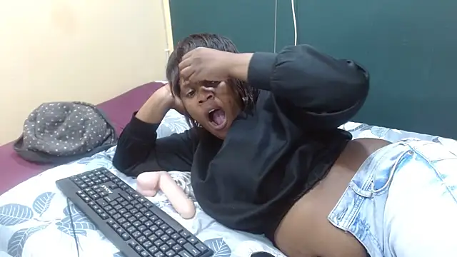 sexythae32 online show from 02/18/26, 07:54