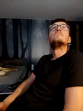 Snapshot of liema3156 chatting on 10/20/25, 05:46 liema3156 online show from 10/20/25, 05:46