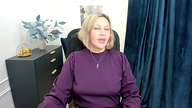 NinaStarle online show from 10/11/25, 04:44