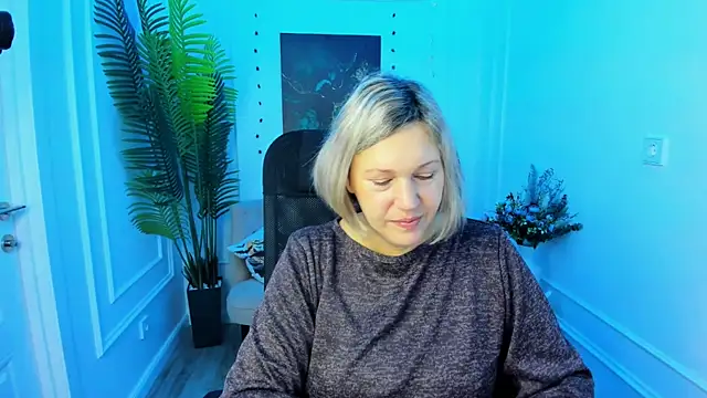 NinaStarle online show from 10/15/25, 04:34