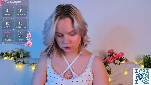 Snapshot of girlllsooft chatting on 11/11/25, 01:27 girlllsooft online show from 11/11/25, 01:27