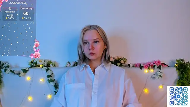 Snapshot of girlllsooft chatting on 11/30/25, 02:15 girlllsooft online show from 11/30/25, 02:15