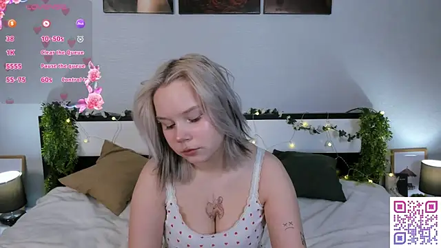 girlllsooft online show from 12/17/25, 02:23