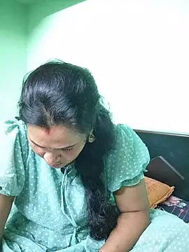 Snapshot of tamilaruvi chatting on 07/19/26, 04:00 tamilaruvi online show from 07/19/26, 04:00