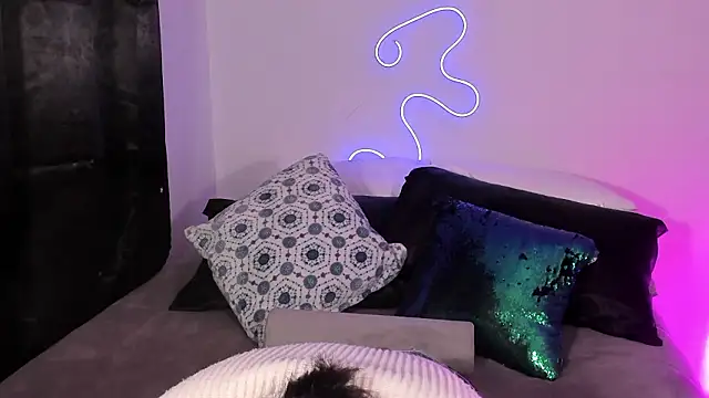 Londonttipton online show from 03/05/26, 04:41