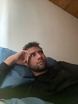 Snapshot of Michaell_Spinelly chatting on 09/19/25, 02:51 Michaell Spinelly online show from 09/19/25, 02:51