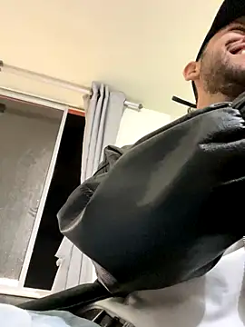 Snapshot of Michaell_Spinelly chatting on 09/21/25, 03:08 Michaell Spinelly online show from 09/21/25, 03:08